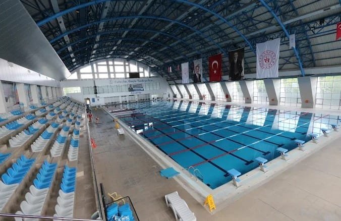 Aksaray Kapalı Olimpik Yüzme Havuzu Konum ve Rehberi — Aksaray yüzme havuzu