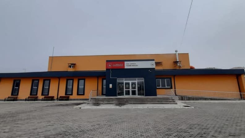Şehit Bedirhan Karakaya Spor ve Gençlik Merkezi Yüzme Havuzu — Sivas yüzme havuzu