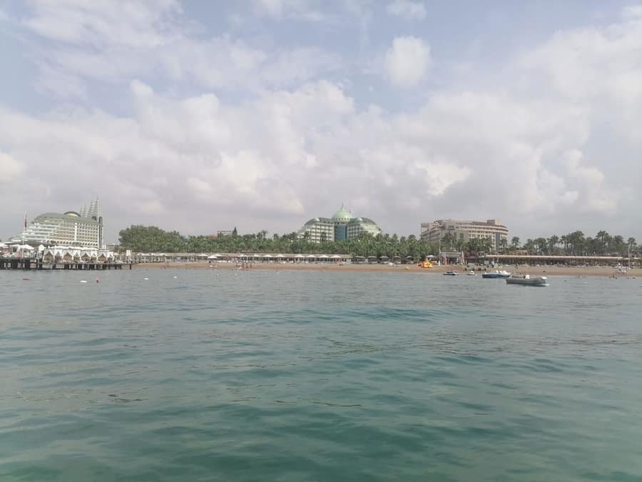 Delphın Palace Otel Plajı — Antalya, Aksu